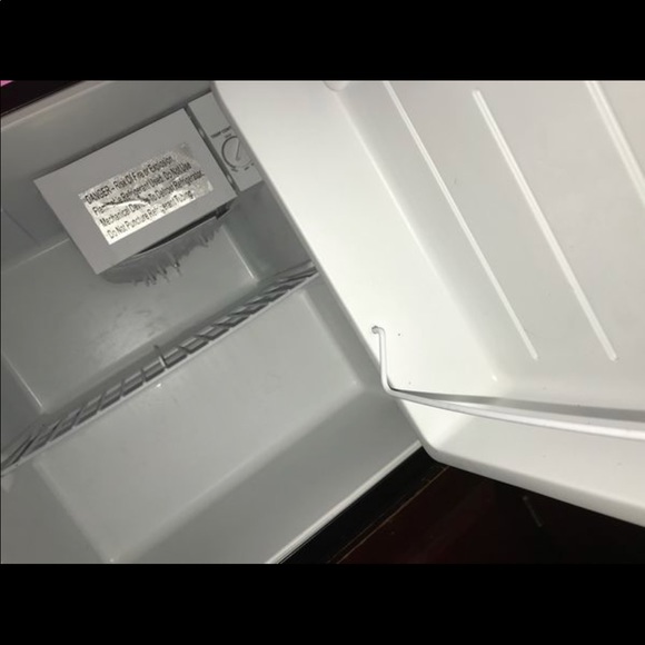 Mini Frigde. - Picture 2 of 3